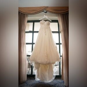Elegant White Strapless Wedding Dress